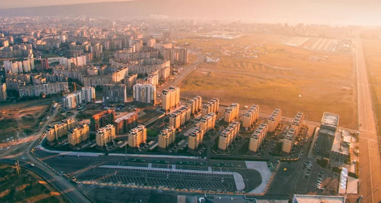 Нужно ли разрешение на работу директору компании из Виртуальной зоны в Грузии